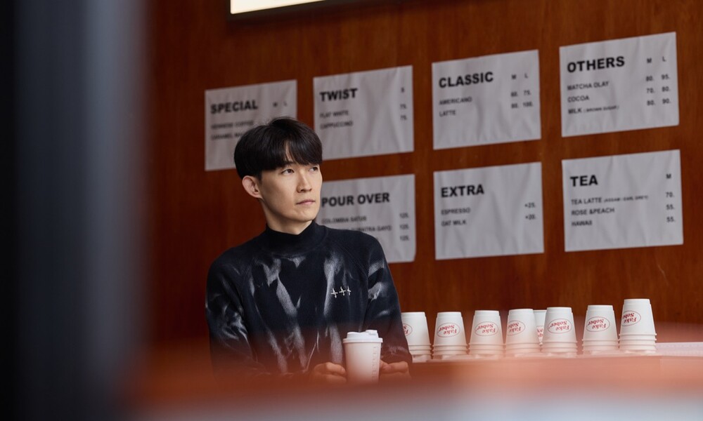 年輕人不再追求喝醉？清醒社交新定義喝酒文化 —— Fake Sober 主理人羅伊的街邊觀察